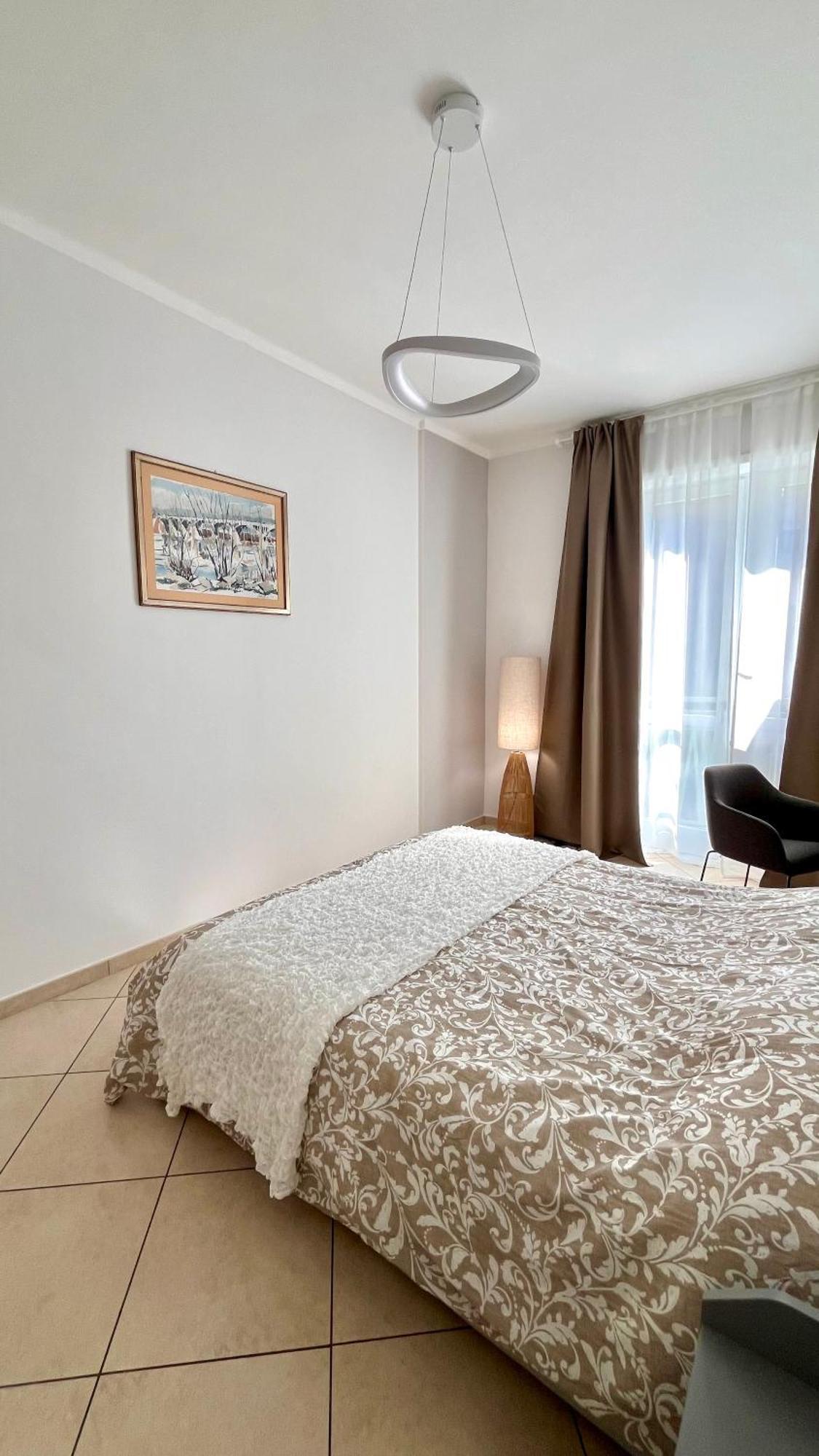 Appartamento Moderno In Via Monginevro Turim Exterior foto